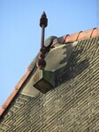 Zijgevel met object in de nok.
<br/>
Gert-Jan Lobbes, 2016
